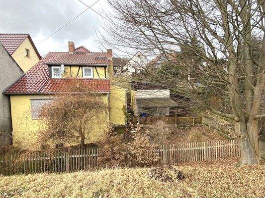 Hausrückansicht mit Garten