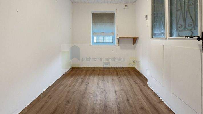 EG - Abstellraum / Hintereingang