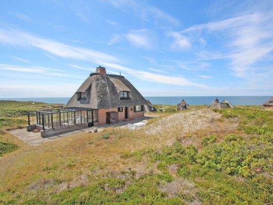 Eingebettet in die Dünenlandschaft