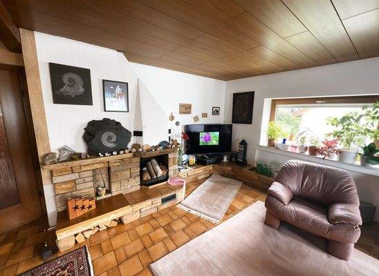 Hauptwohnung Wohnzimmer mit Kamin