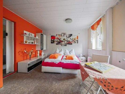 Wohn-:Schlafzimmer (EG-FeWo)