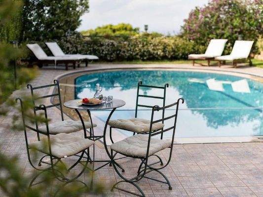 Kreta, Roussospiti: Einzigartige Villa mit separatem Apartment auf großem Grundstück mit Pool zu verkaufen