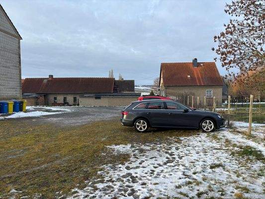 Stellplätze auf dem Gelände