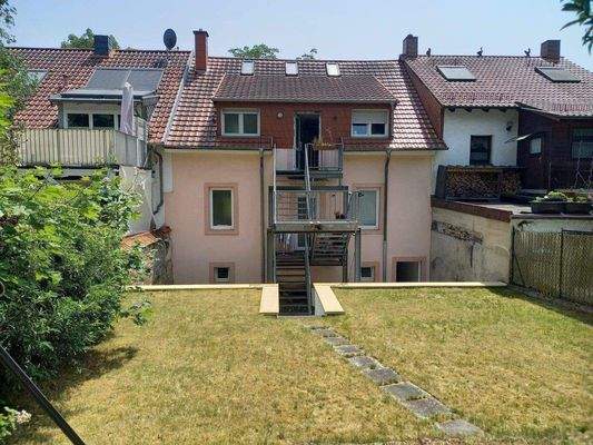 großer, pflegeleichter Garten