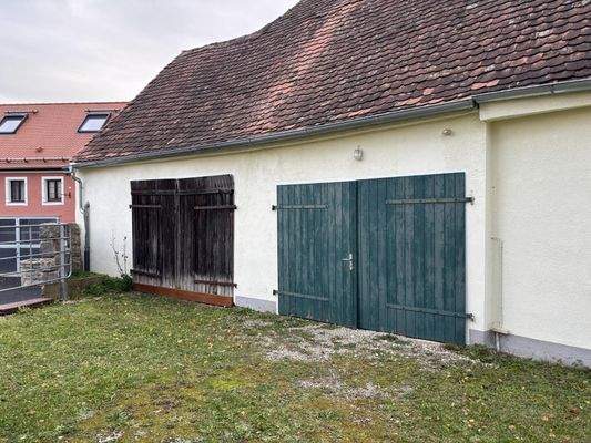Scheune und Garage