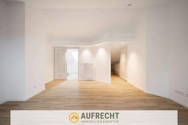 lichtdurchfluteter Wohn-, Schlaf- und Essbereich