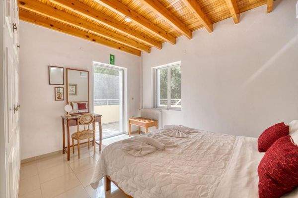 Kreta, Kalyves: Helle Villa zu verkaufen, nur wenige Schritte vom Meer entfernt