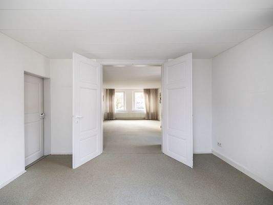 Besprechung (OG links)