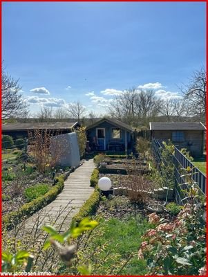 Weg zur Gartenlaube Richtung Süden