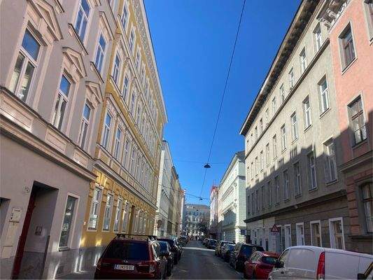 Schöne Altbauwohnung  hier in Währung