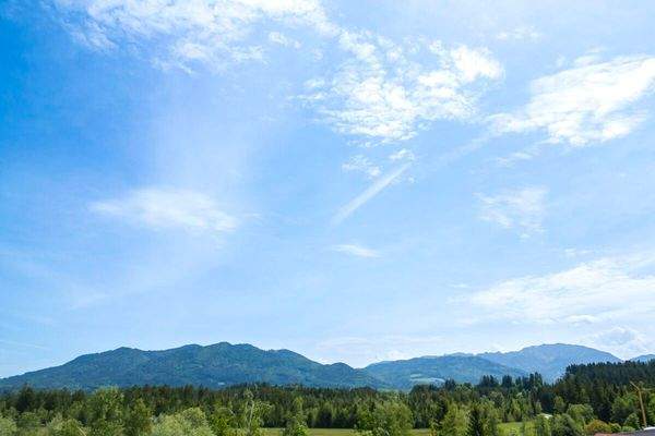 Genießen Sie den Bergblick