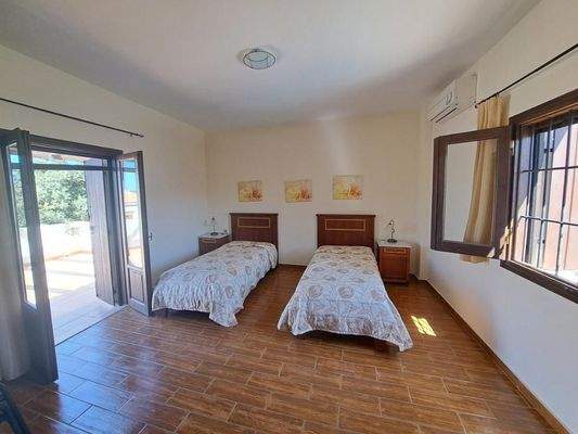 Kreta, Douliana: Elegante Villa mit Pool und Garten zu verkaufen