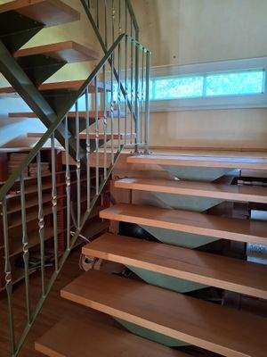 Treppe mit Stauraum.jpg