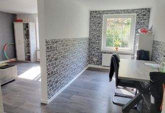 Esszimmer mit Blick nach links ins Wohnzimmer