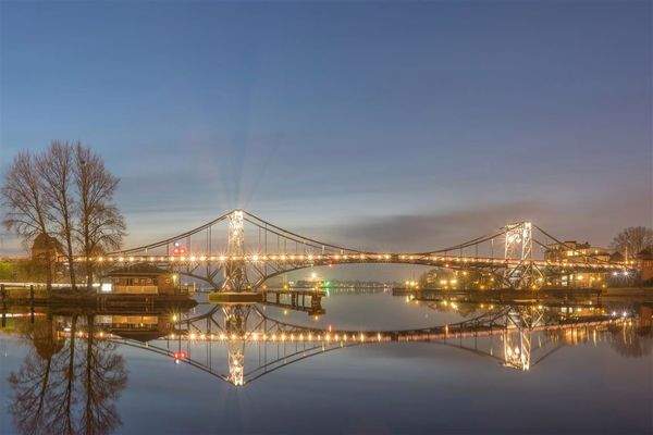 Kaiser-Wilhelm-Brücke bei Nacht