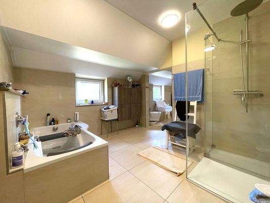 Master-Bad im Dachgeschoss