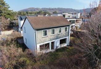 Sanierungsbedürftiges Einfamilienhaus