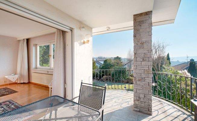 Balkon mit Blick zur Grabkapelle