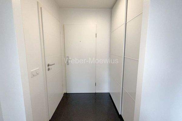 3467 Diele mit Einbauschrank