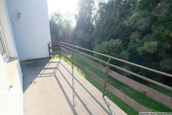Balkon nach Westen mit grünem Ausblick EG