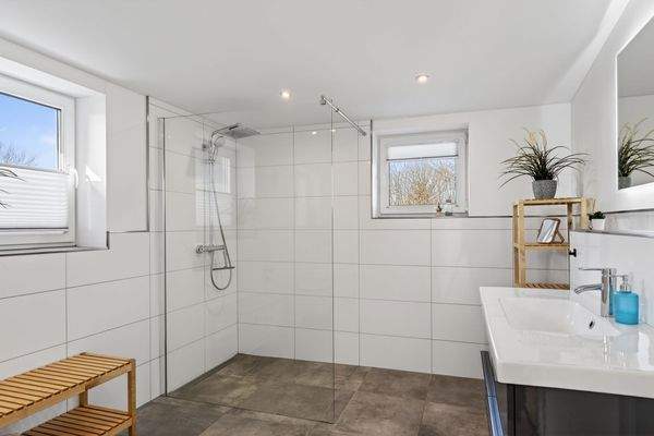 10. Badezimmer OG.jpg