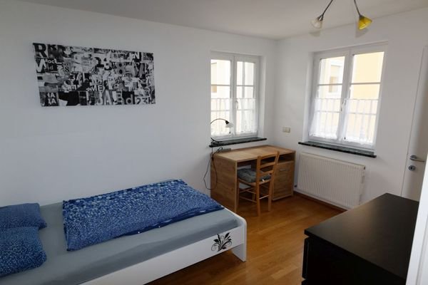 Schlafzimmer 1