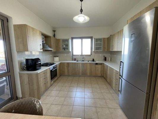 Kreta, Pigi: Geräumiges Haus mit Meerblick zu verkaufen