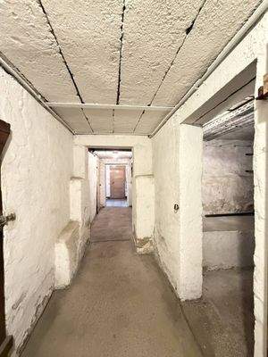 Kellergang Eingang 10a