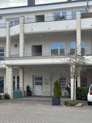 Mehrfamilienhaus mit Balkon