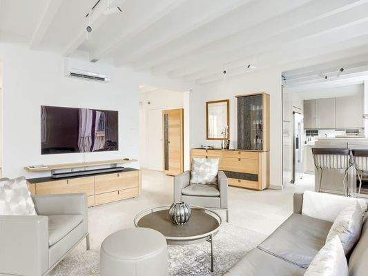 Lounge 1 - 2 (lights off)_1.jpg