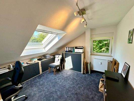 Arbeits- oder Kinderzimmer