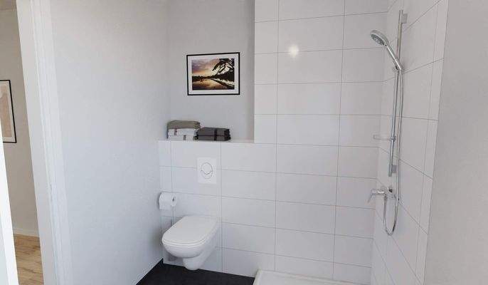 Modern gefliestes Bad mit Dusche