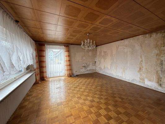 Wohnzimmer mit Zugang Balkon 1.OG