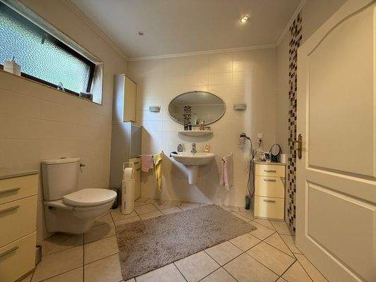 modernisiertes Duschbad...