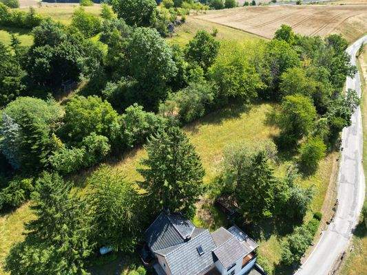 Wohnhaus mit weiterem Bauplatz