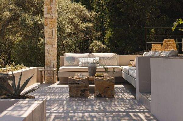 outdoor pergola lounge  