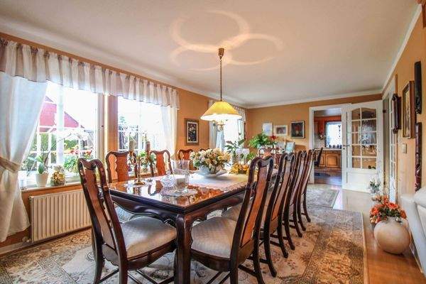 Essbereich mit Blick zu der Küche