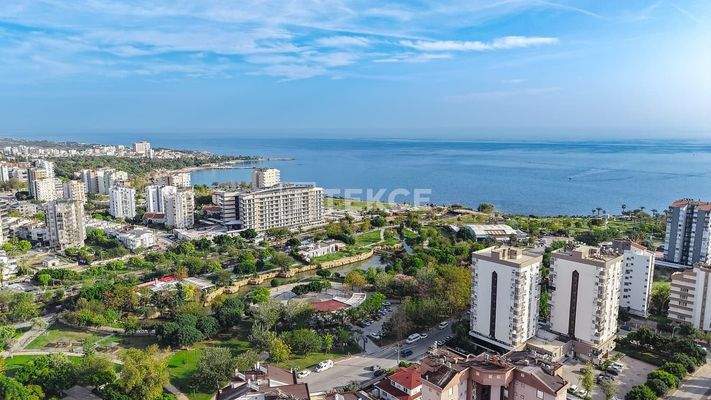 5-Bedroom Duplex Apartment with Shared Pool in Antalya Lara