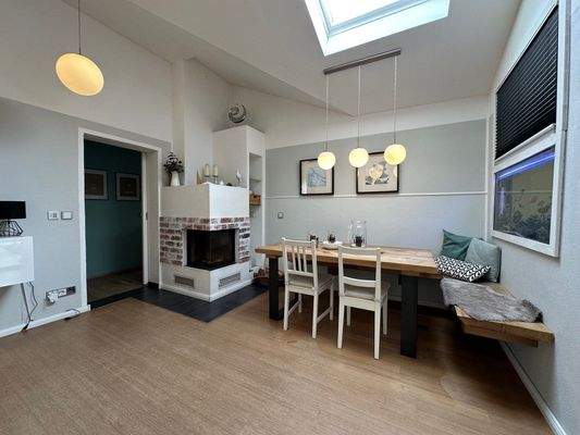 Essbereich mit Kamin