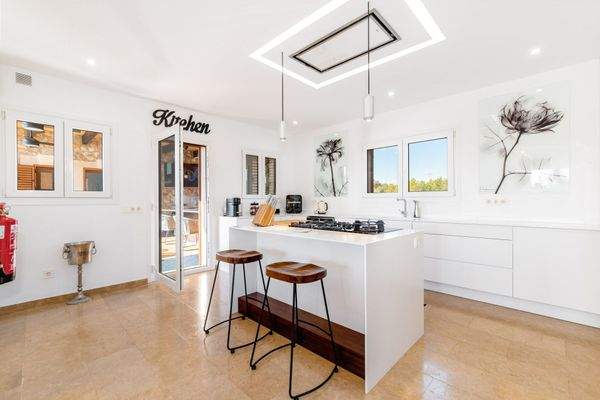 Moderne Küche in weiss