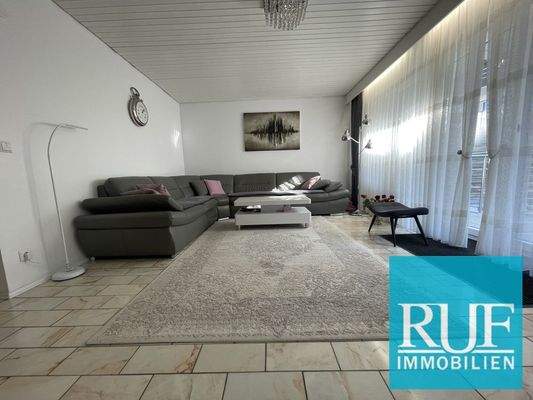 hell und großzügig