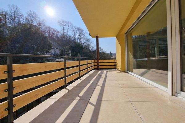 Großer Balkon nach Süd-West