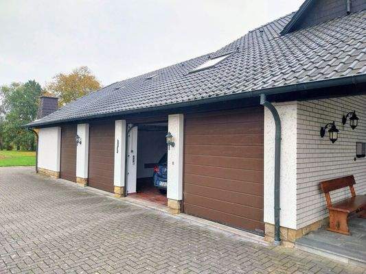 Außenansicht Garagen