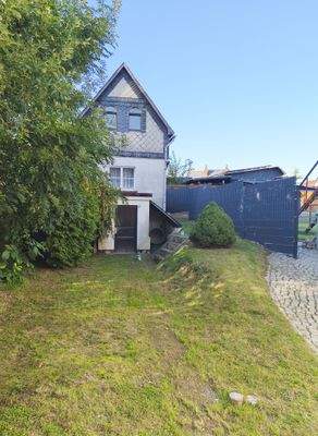 Nebengebäudeblick mit Gartenbereich