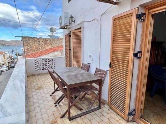 Kreta, Elounda: Wohnung im Zentrum mit Meerblick zu verkaufen