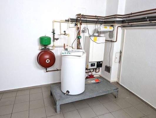 Brennwert GasHeizung im hinteren Keller