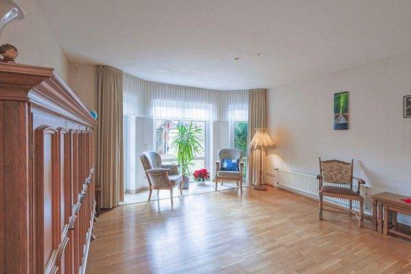 Das Wohnzimmer der Erdgeschosswohnung