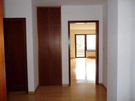 Tiefer Wandschrank.jpg