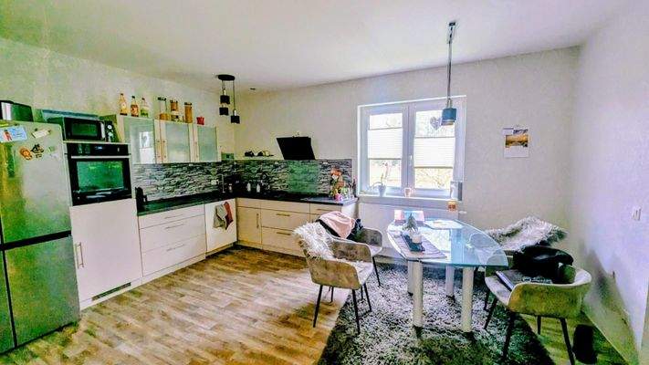 Moderne Wohnküche im Erdgeschoss