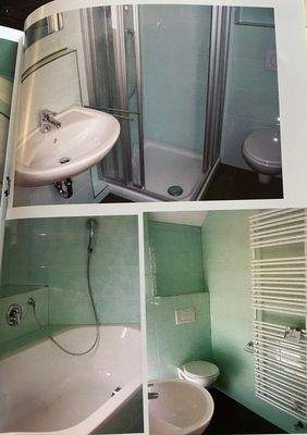 Tageslichtbad mit Dusche und Badewanne